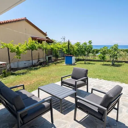 Potidea Seashell Garden House 70m From Garden And Private Parking