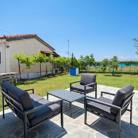 Potidea Seashell Garden House 70m From Garden And Private Parking