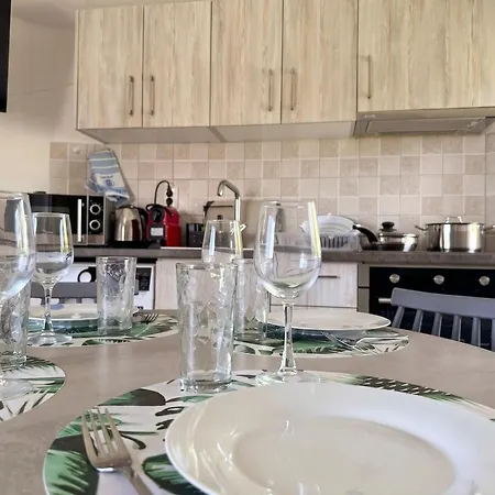 Potidea Seashell Garden House 70m From Garden And Private Parking
