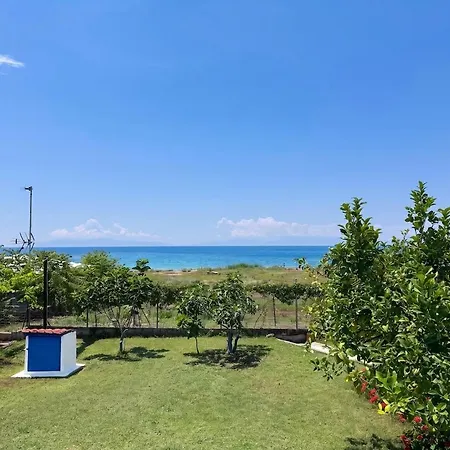 Potidea Seashell Garden House 70m From Garden And Private Parking Vakantiehuis *